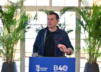 “Fsheh vila 700 mijë euro në Gjirin e Lalzit”, Veliaj risjell akuzat e Bardhit për Nokën: Herën e fundit që u takuan, pështynin njëri-tjetrin duke treguar vilat