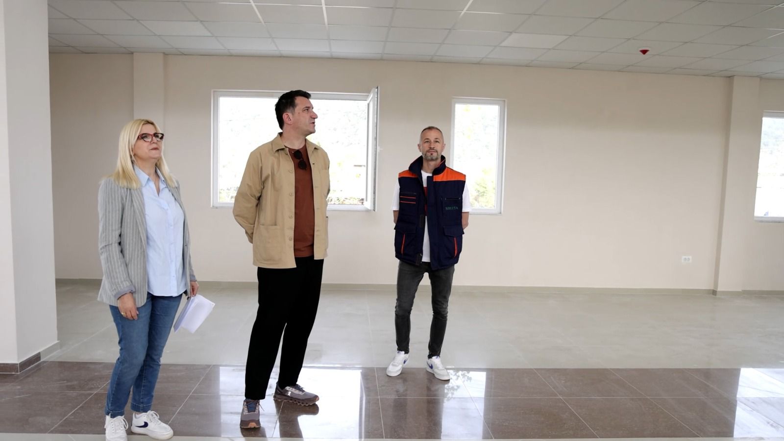 Qendër e re komunitare në Vaqarr, Veliaj: Investojmë njësoj si në qendër edhe në periferi. Dy hapësira të reja për varreza në Vaqarr e Petrelë