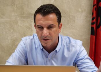 Mbyllet mbledhja e Këshillit Bashkiak, miratohen dhënia e titullit “Qytetar Nderi” për Ali Ahmetin dhe emërtimet e rrugëve për Remzi Hoxhën dhe Tomor Malasin