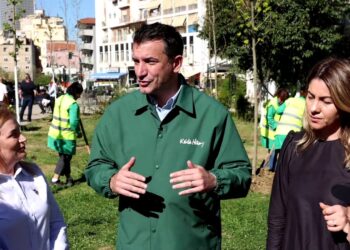 Mbjellje pemësh te ish-Tregu Elektrik, Veliaj: Njerëzit janë të ndarë në ata që bëjnë punë dhe ata që komentojnë punët; Në Tiranë ndërtojmë Akademinë e Turizmit