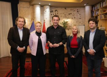 “Frymë dhe energji e re për Tiranën”. Veliaj firmos marrëveshjen me Ambasadën franceze