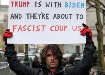 “Ai do të digjet”/ Humb jetën i riu që i vendosi flakën vetes jashtë gjykatës ku po zhvillohej gjyqi për Trump. Dëshmitë tronditëse