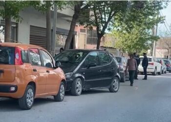 Vlorë/  Sherr mes disa adoleshentëve në berberhane, plagosen dy prej tyre. Shoqërohen në polici 3 persona