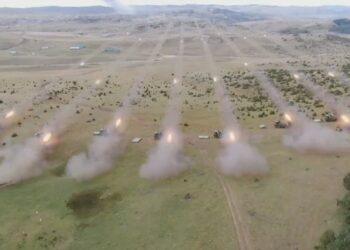 Vuçiç bën prova lufte, pas “pushtimit të Serbisë”, dronë kamikazë pranë Kosovës