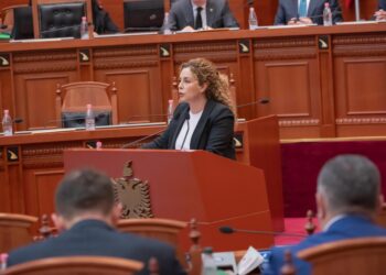 Kuvendi/ PS voton kundër dërgimit në Gjykatën Kushtetuese të mandatit të deputetes Olta Xhaçka