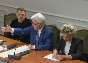 Zvarritjet e gjyqeve/ Reforma në Drejtësi, Xhafaj vlerëson SPAK por kritikon gjyqësorin