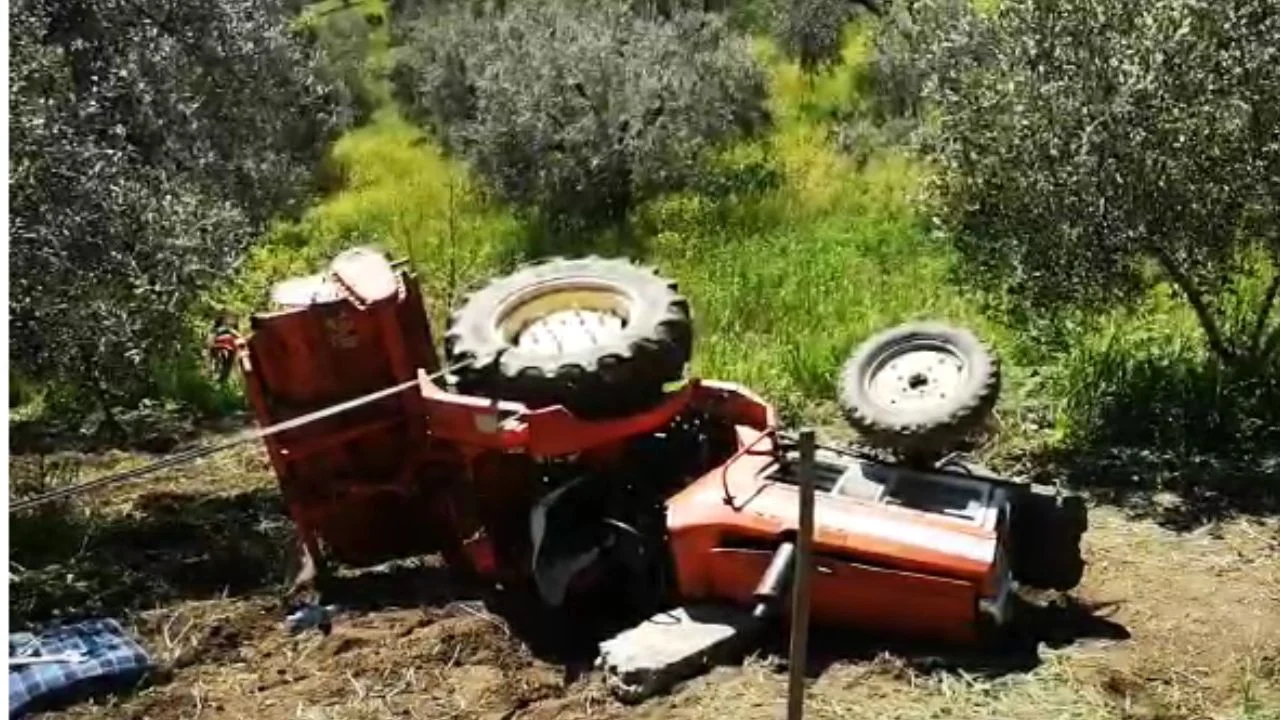 Emrat/ Aksidenti tragjik: Zetori del nga rruga dhe bie në kanal, humbin jetën dy persona