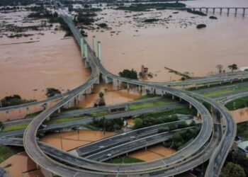 Mbi 70 persona të vdekur/Pamje apokaliptike nga Brazili, lumenjtë dhe balta rrafshojnë sipërfaqe të tëra