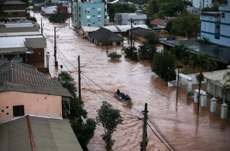 Mbi 70 persona të vdekur/Pamje apokaliptike nga Brazili, lumenjtë dhe balta rrafshojnë sipërfaqe të tëra