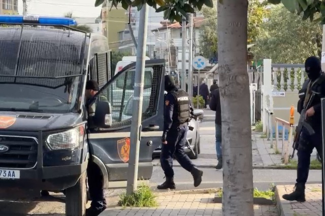SPAK lëshon 50 urdhër-arreste, Policia aksion për rivalët e Vis Martinajt dhe vrasjet e bujshme
