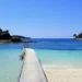 “Mirror”: Turistët dynden në Shqipëri, destinacionin me ujëra të pastër kristal dhe resorte mahnitëse