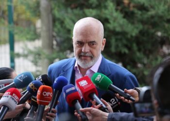 Rama mbledh në selinë rozë drejtuesit e qarqeve, në fokus, procesi i rienergjizimit të PS