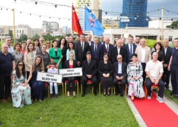 Humbën betejën me Covid, dy rrugë marrin emrat e mjekëve! Veliaj: Aseti numër një i qytetit janë njerëzit