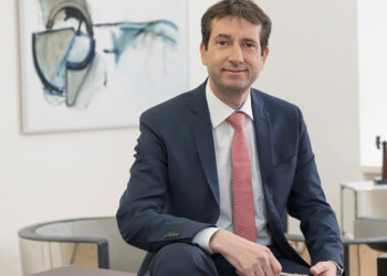 Doli për “hiking” me familjen, vdes papritur zëvendëskancelari zviceran Andre Simonazzi