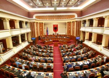 Sot votohet për “korrupsionin”, Rithemelimi i Berishës kundër rezolutës