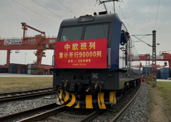 Linjat e trenave të mallrave Kinë-Evropë i kalojnë 90,000 udhëtime