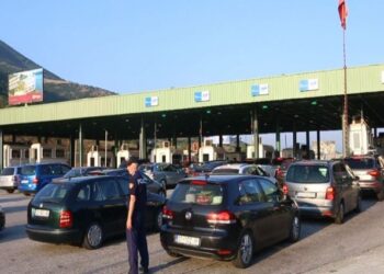 Fundjava nis me fluks në Morinë, qytetarët e Kosovës shfrytëzojnë kushtet e motit
