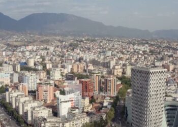 Tkurret stoku i pronave të pashitura, qytetarët po orientohen drejt tregut të banesave me qera ditore