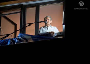 Takimi i Kryeministrit Rama me shqiptarët në Greqi, Berisha: Hiq dorë, mos provoko diasporën!