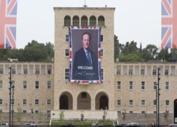 Tirana gati të presë Sekretarin e Jashtëm britanik! Cameron takon sot Ramën e Begajn