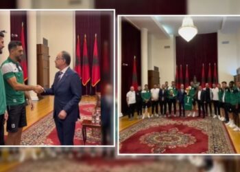 “Me kampionët e Shqipërisë”, Begaj pret çunat e Egnatias, i dhurojnë fanellë me emrin e tij