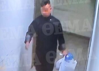 Greqi/Hedh foshnjën në koshin e plehrave, publikohet video tronditëse e babait vrasës