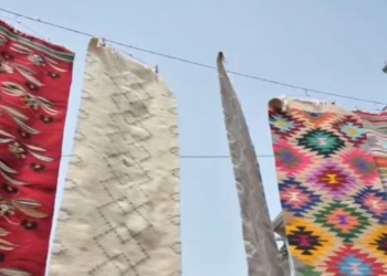Gjirokastër\ Organizohet “Qilim Fest” me polifoni, kalldrëmet mbulohen me qilima