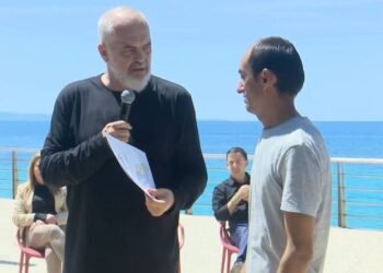 “Si ke ardhur të marrësh shtëpinë e Lavdoshit?”, Rama – qytetarit: Na thotë Dule pastaj se i grabit pronat qeveria