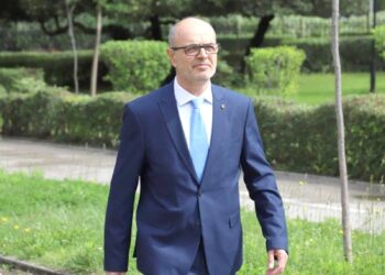 Petro Koçi: Si “Dumani” po bashkon problemet e Sali Berishës dhe Ilir Metës, skemat e tyre anti-SPAK