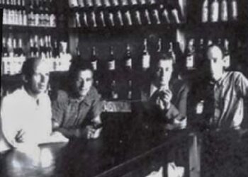 Kujtimet e Petro Markos\ Kur Asllan Ypi i tha Enverit te kafe ‘Flora’: Çdo këtu me këta të kuqtë?!