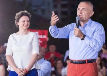 Nuk është shaka! Meta urdhër partisë: Në çdo kat të selisë të jetë fotografia e Erisa Xhixhos!