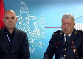 Shpërndanin drogë në shkolla dhe në lokale, dalin emrat e 20 të arrestuarve në Tiranë