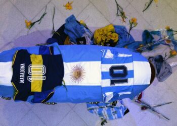 Trashëgimtarët kërkojnë ta transferojnë trupin e Maradonës në Buenos Aires