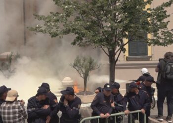 Protesta e radhës para Bashkisë, policia ka një thirrje për organizatorët
