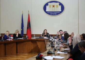 Kontratat në shëndetësi, deputetët e PS ftesë opozitës për vizitat në institucionet zbatuese. Shkresa depozitohet në Kuvend