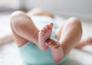 “Mos bëni fëmijë, që të shpëtojmë planetin”, profesoresha suedeze: Kisha të shpërndajë prezervativë