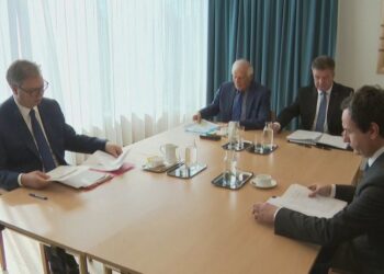 Tregon kë zgjedh mes Kurti-Vuçiç, Lajçak ndan detyrat: Kosova asociacionin, Serbia njohjen