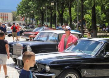 Festivali i makinave retro “pushton” Beratin, aktivitete për të gjitha moshat