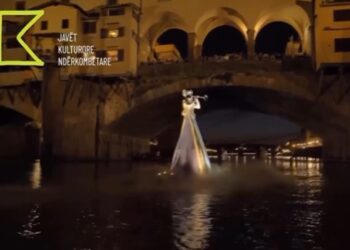 Java Kulturore e Francës- Shfaqja ujore “Fous de Bassin” vjen më 15 dhe 16 Maj tek Liqeni