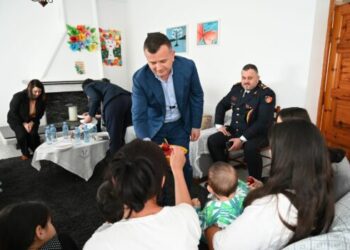 Balla i feston Pashkët në Vlorë tek Qendra “Vatra”, apeli për gratë e vajzat: Denonconi dhunën