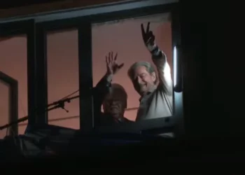 SPAK po vëzhgon?! Berisha thyen sërish masën e arrestit, fut në shtëpi ish-politikanin europian