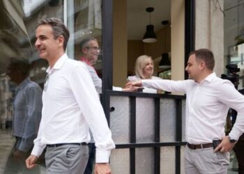 “Kush tërheq litarin do mbytet”! Mitsotakis bën fushatë me djalin e Fredi Belerit
