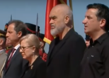 Socialistët përkujtojnë ‘5 Majin’! Rama, Nikolla e Veliaj homazhe te ‘Varrezat e Dëshmorëve’