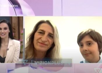 Vogëlushi që mposhti autizmin përmes talentit në piano, si u zbuluan aftësitë e tij dhe ecuria përgjatë 4 viteve