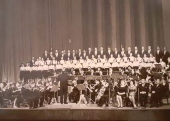 FOTOLAJM / 54 vite më parë, kur Simfonia No. 9 e Beethoven luhej në Tiranë