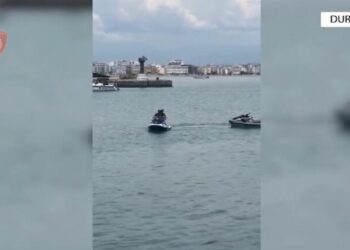 VIDEO/Policia Kufitare kontrolle në vijën bregdetare, bllokohen 2 jet ski pa dokumente