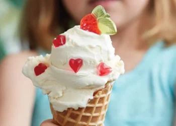 Kequshqyerja/Raporti i OBSH: 1 në 4 adoleshentë konsumojnë çdo ditë ëmbëlsira