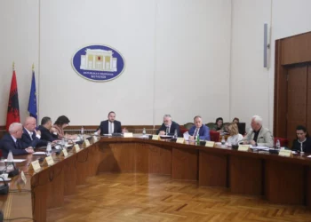 Dëshmitë për “TIMS” në Komision, Balla kërkon seancë me dyer të mbyllura: Informacioni është i klasifikuar, çështja nën hetim penal