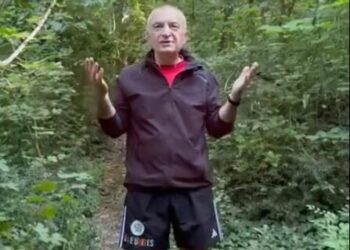 I papërtueshmi Meta, e nis ditën me urimin e ditëlindjes së poetit Naim Frashëri