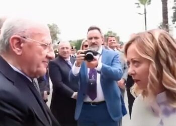 “Unë jam ajo budallaqja Meloni. Si je?”, kryeministrja italiane vë me shpatulla pas muri zyrtarin që e ofendoi